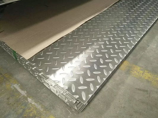 316L स्टेनलेस स्टील उभरा प्लेट 0.3MM-3MM हॉट रोल्ड कोल्ड रोल्ड मिल एज